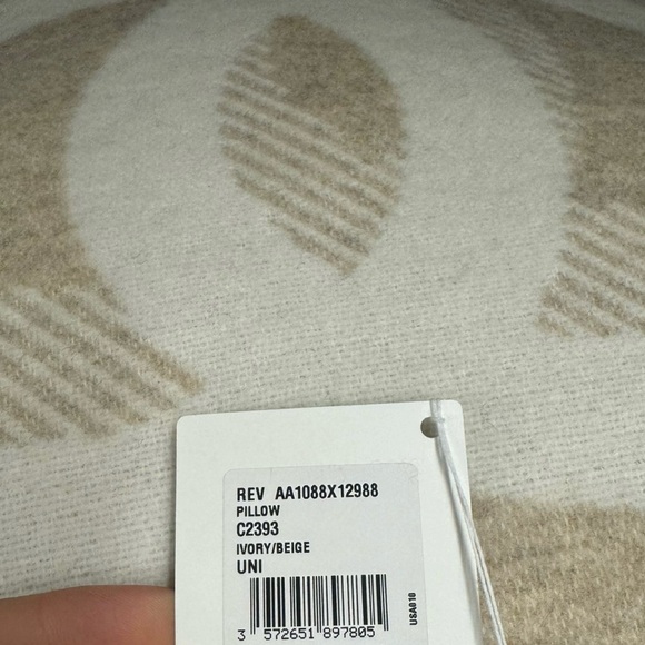 NWT Chanel Wool/Cashmere Pillow Ivory/Beige - Picture 3 of 6